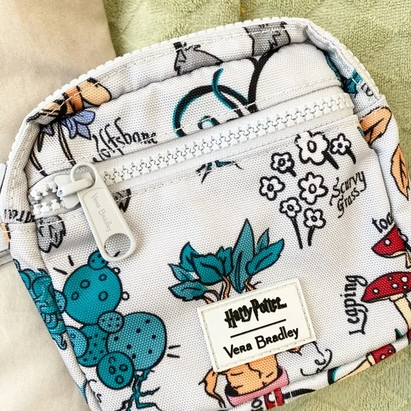 Vera Bradley Harry Potter Herbology utility belt bag - Picture 2 of 5